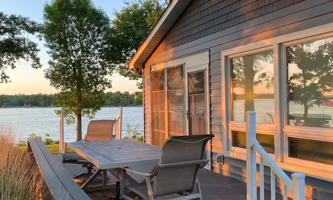 Faribault Cabina | Spacious Lake Retreat on Roberds Lake- 4BR, Game Rm, & lake activities.