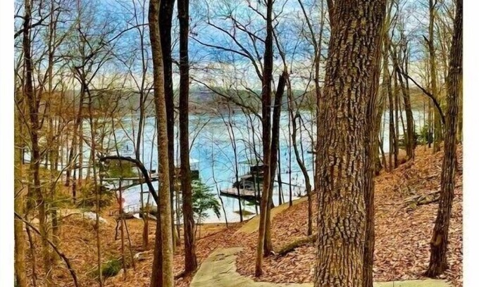 Townville Casa | Spacious Lakehouse Lake Hartwell