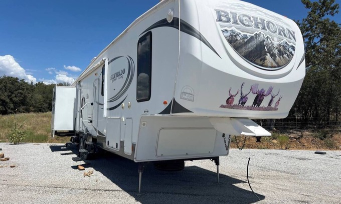 Bridgeport Casa | Spacious Lakeside Travel Trailer: Ultimate Comfort Awaits