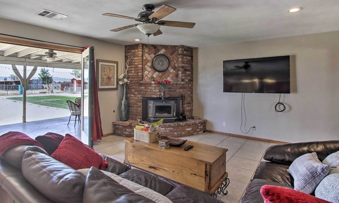 Lancaster Casa | Spacious Lancaster Family Ranch - BBQ & Patio