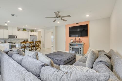 Las Vegas Casa | Spacious Las Vegas Home with Patio, 17 Mi to Strip!