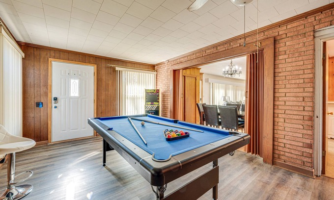 Lexington Casa | Spacious Lexington Abode w/ Pool Table & Fireplace