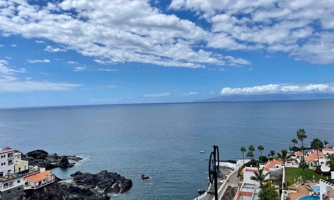 Puerto de Santiago Apartamento | Apartamentos amplios, luminosos y acogedores con vista al mar.