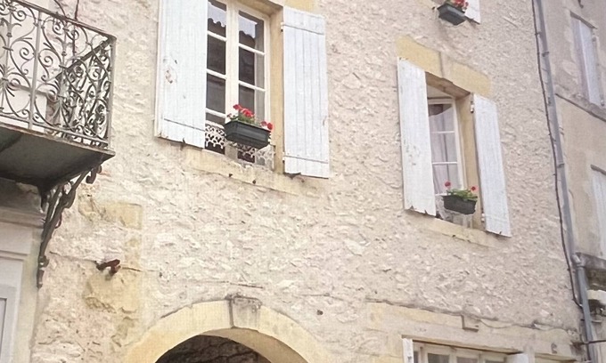 Monflanquin Casa | Spacious, light & airy, Romantic village home set off Monflanquin Village Square