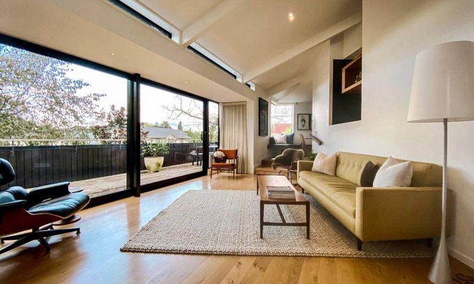 Devonport Casa | Spacious Living and Summer-Ready Entertaining!