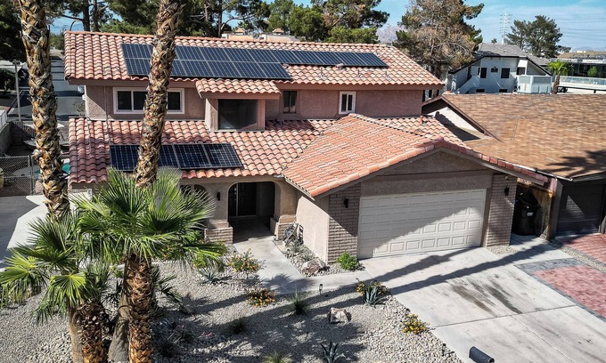 Green Valley North Casa | Spacious Lux Estate l 8 mins to Strip