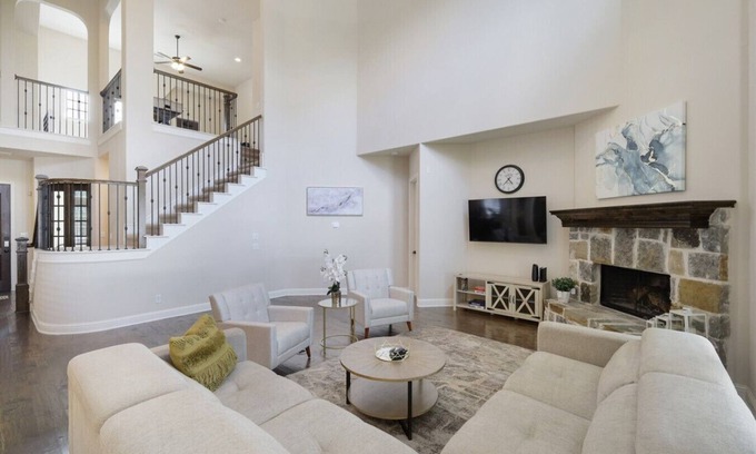 Frisco Apartamento | Spacious & Luxe, 5 Star Neighborhood, Movie Theatr