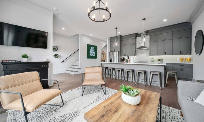 Eastwood Casa | Spacious Luxe Nash Home 🌟4BR Sleep 12🌟Theatre Room💥