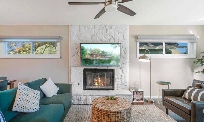 Irving Casa | Spacious Luxurious House, Big Groups and Pool