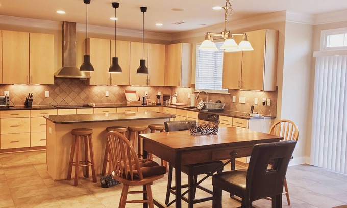 Durham Casa | Spacious Luxury 4BR/3BA, Chef's Kitchen, Close to Brier Creek, RDU Airport, Duke