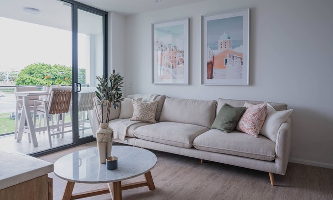 Gold Coast Apartamento | Spacious Luxury Apartment Near the Lake in Gold Coast - Prime Location