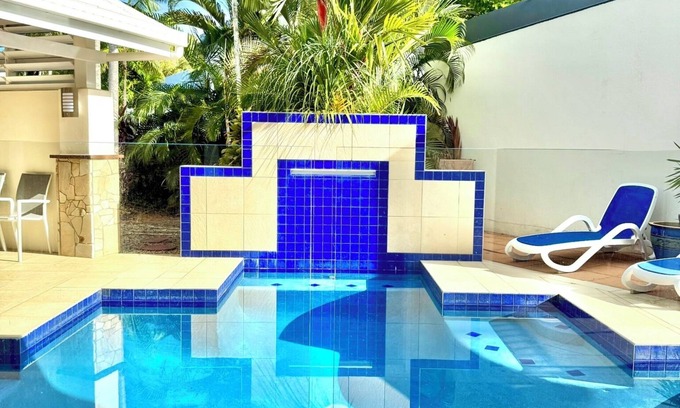 Clifton Beach Casa | Spacious Luxury House on Clifton Beach with Heated Saltwater Pool