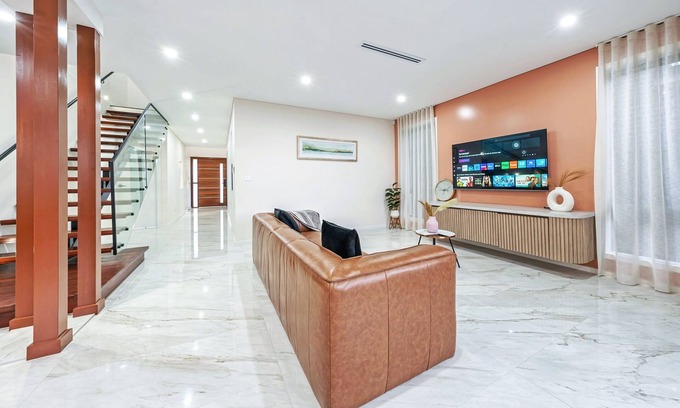 Quakers Hill Casa | Spacious & Luxury 4Bed Room Retreat Near Station