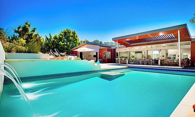 Muirlands West Casa | Spacious Luxury Villa - Seamless Indoor-Outdoor Living and Contemporary Design