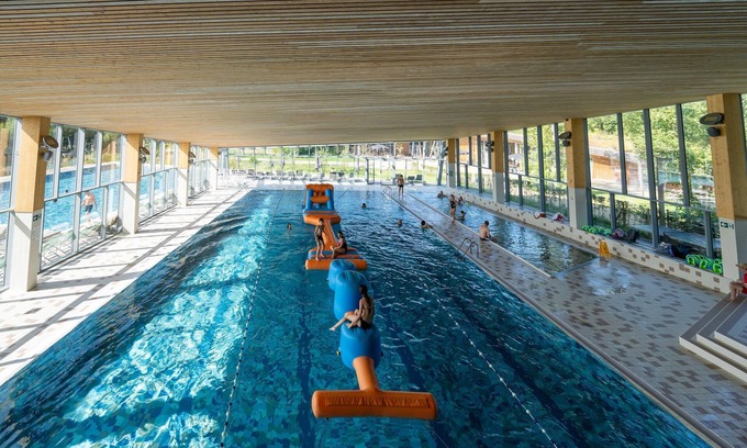 Antoing Villa | Amplia mansión con piscinas