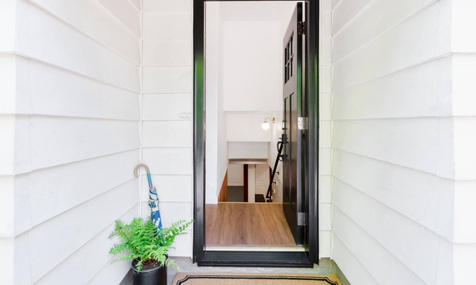 Woodstock Apartamento | Spacious Mid-Century Apartment in Woodstock