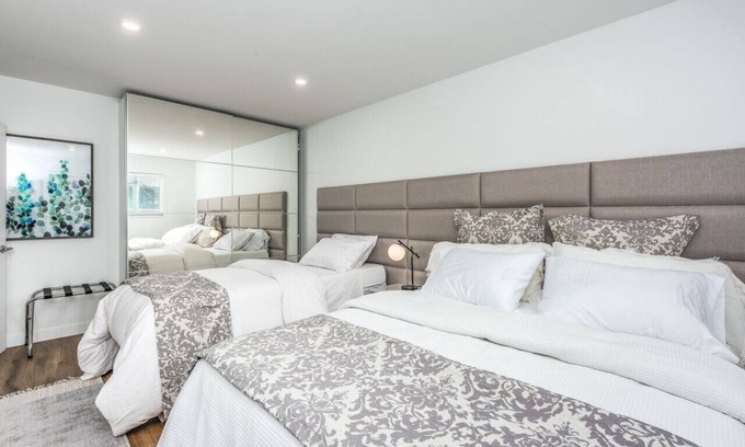 Fairview Apartamento | Spacious Mid-Century Three-Bedroom on the Edge of Downtown w/AC!