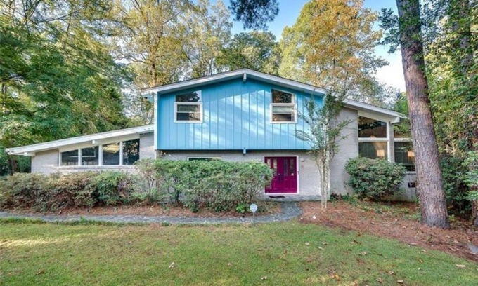 Atlanta Casa | Spacious Mid-Century with tons of amenities!