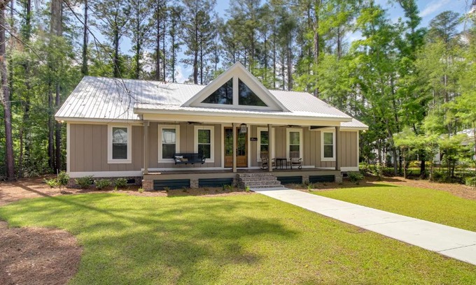 Midway Casa | Spacious Midway Cottage with Porches, Near Hunting!