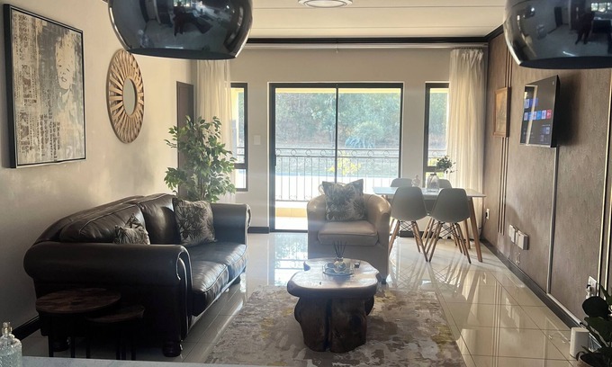 Greater Johannesburg Metropolitan Area Apartamento | Spacious, modern & cosy