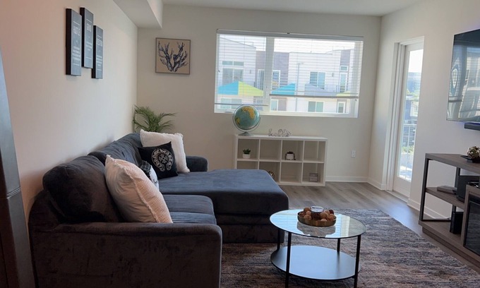 Burbank Apartamento | Spacious & Modern 1BedRM in Noho