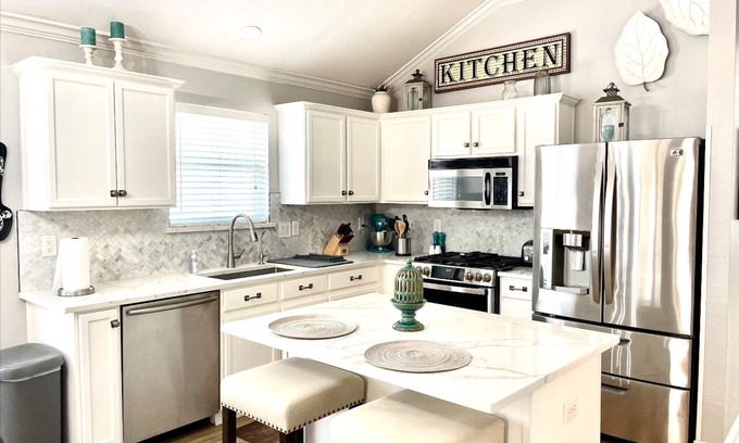 Little Elm Casa | Spacious, modern and comfy 4 bedroom home!