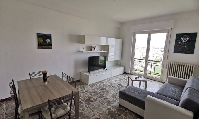 Pescara Apartamento | Apartamento moderno y espacioso, balcón con vista a la montaña