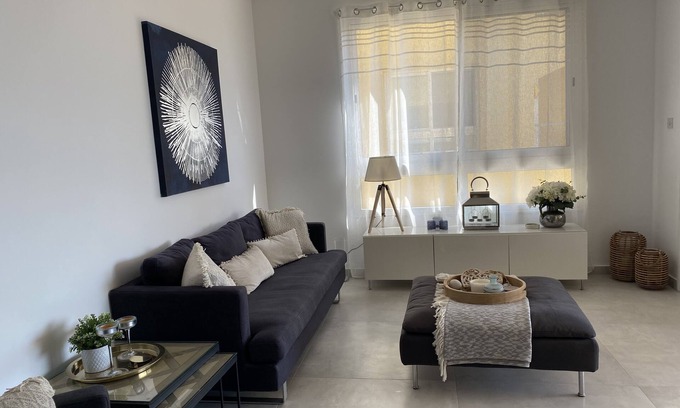 Tala Apartamento | Spacious, modern apartment with ocean views - 10 mins to the beach!