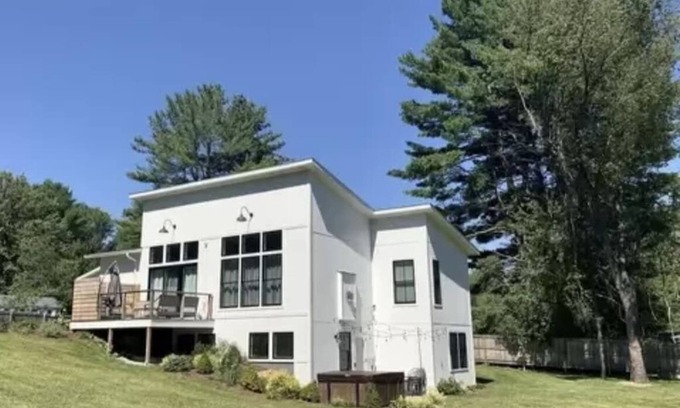 Glendale Casa | Spacious & Modern Berkshires Getaway