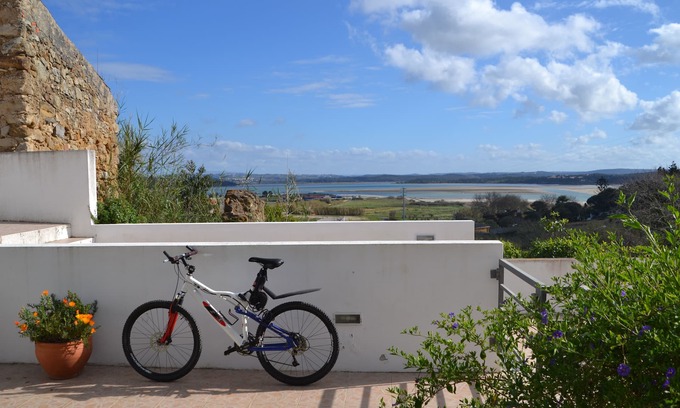 Foz do Arelho Casa | Villa espaciosa, moderna y confortable con vista a la laguna, piscina y cerca de la playa.