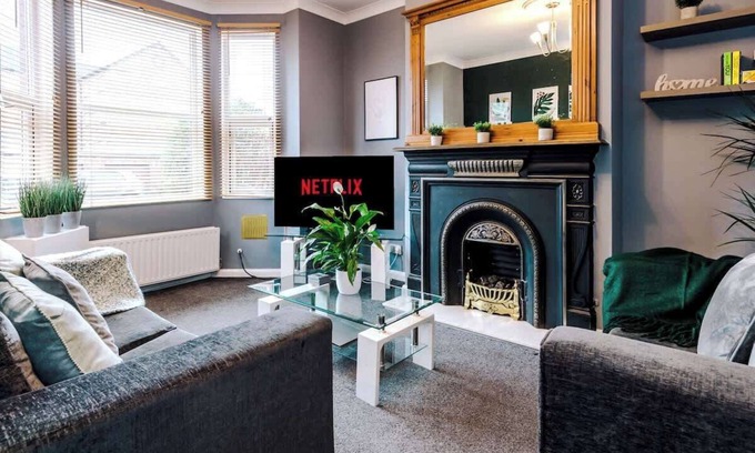 Chester Casa | Spacious Modern Chester Home - Great Location