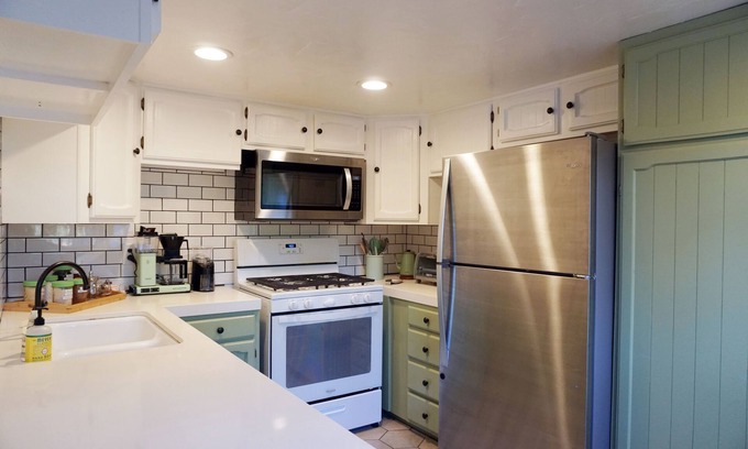 Los Feliz Apartamento | Spacious, Modern Comfort at Griffith Park