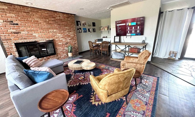 Quail Creek Apartamento | Spacious Modern Duplex in Oklahoma City