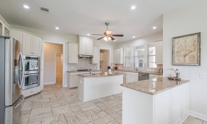 Katy Casa | Spacious & Modern Family Oasis