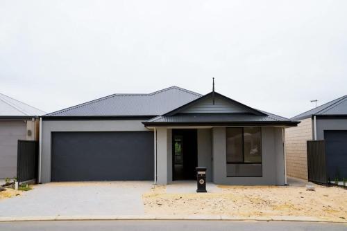 Hilbert Casa | Spacious Modern Hilbert Home