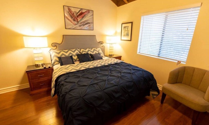 Hermosa Village Casa | V-HOME: HERMOSA CASA DE PUEBLO A PASEO A DISNEYLAND