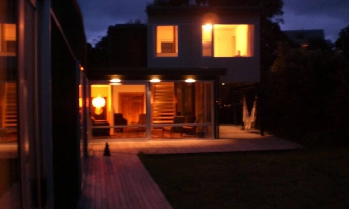 Raumati South Casa | ¡Espacioso! ¡Moderno! ¡Miedoso! Relájate en estilo retro. A pie de playa, cafeterías, tiendas ...