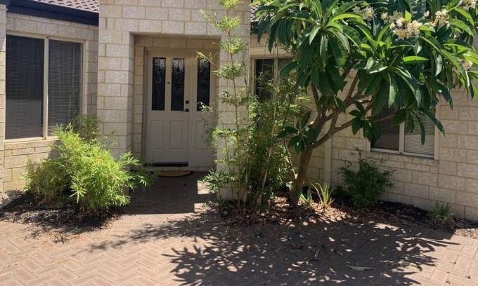Morley Casa | Spacious, Modern & Private 3x2, A/C, 15 Mins to City, Airport & Beach