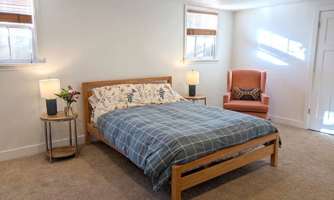 Bonneville Hills Casa | Spacious Modern 1 bdr Near Mountains & City