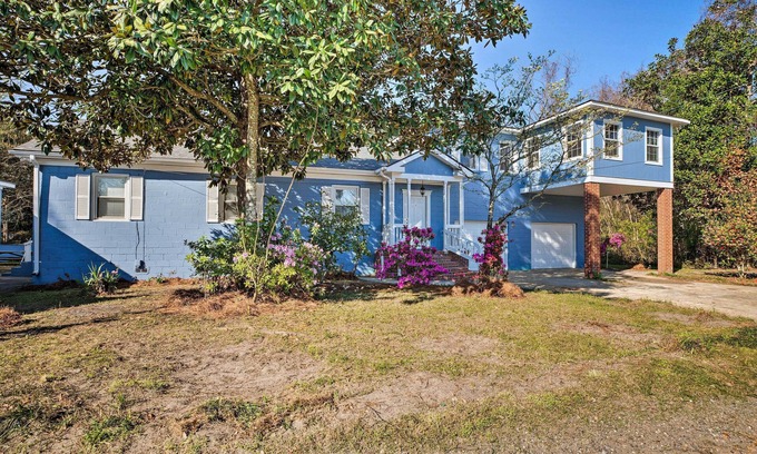 Mount Pleasant Casa | ¡NUEVO! Actualizado Mt Pleasant Home w / Yard-5 Mi a la playa