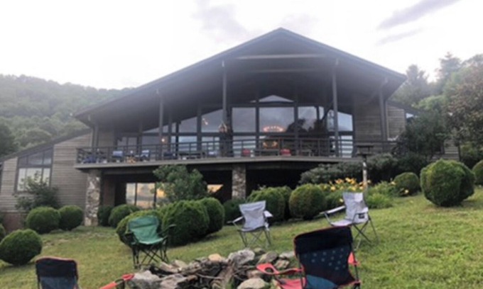 Independence Casa | SPACIOUS Mountain Home on 250 Acres of outdoor fun! W/ Hot tub and Barrel Sauna