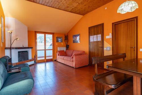 Barzio Apartamento | Spacious mountain view attic apartment