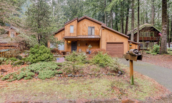 Mount Hood Village Cabina | Amplio Mt. casa de campo campana con bañera privada patio trasero caliente y piscina comunitaria y sauna!