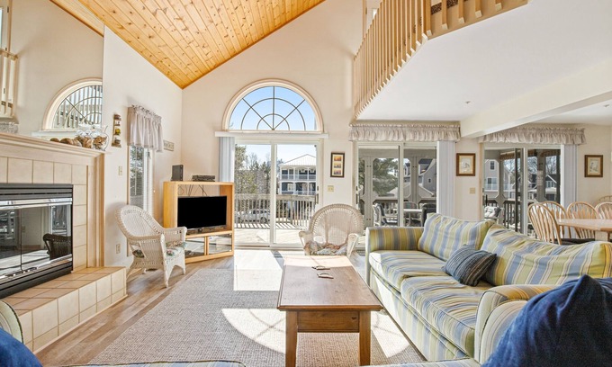Caine Woods Casa | Spacious Multi-Level Home w/Decks, Central AC, Washer/Dryer, Free WiFi, & More