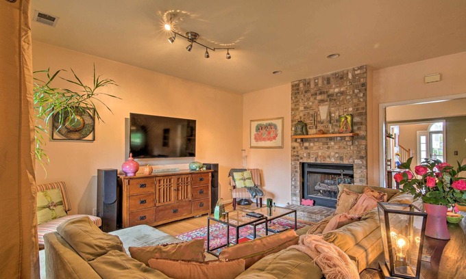 Salemtown Casa | Spacious Nashville Townhome - 1 Mi to Downtown!
