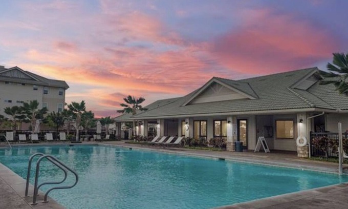 Kapolei Casa | Spacious, Near Resorts, Beaches, shops and more!