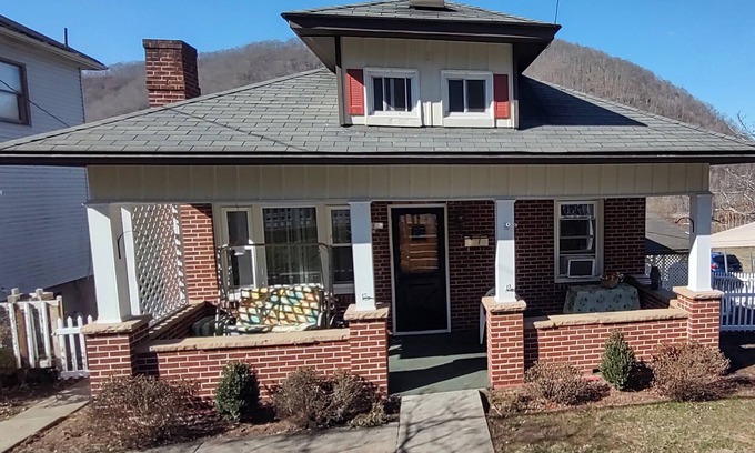 Bellepoint Apartamento | Spacious New River View, Downstairs Unit, fenced yard and patio. Pet friendly!