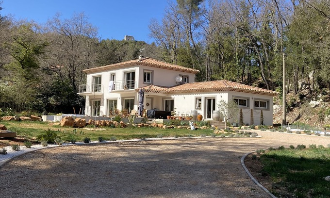 Nans-les-Pins Casa | Spacious new villa in an exceptional setting!