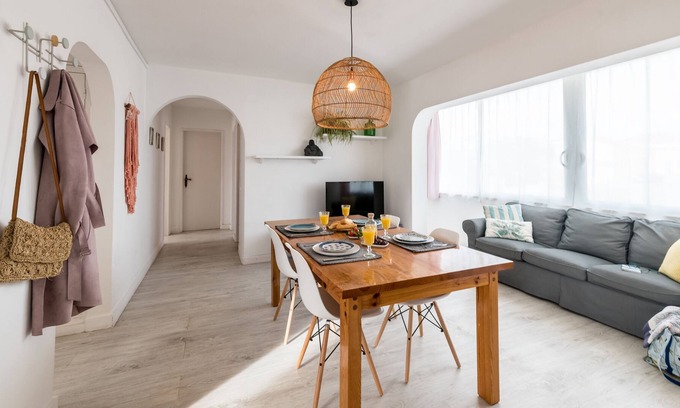 Vila do Bispo Apartamento | Spacious Newly Decorated Cosy Modern Apartment With Park Views