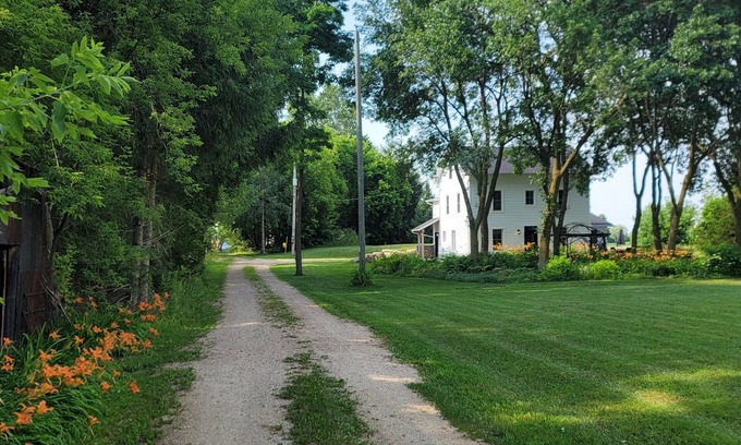 Chatsworth Otro | Spacious, Newly Refurbished Cozy Farmhouse on 100 acres